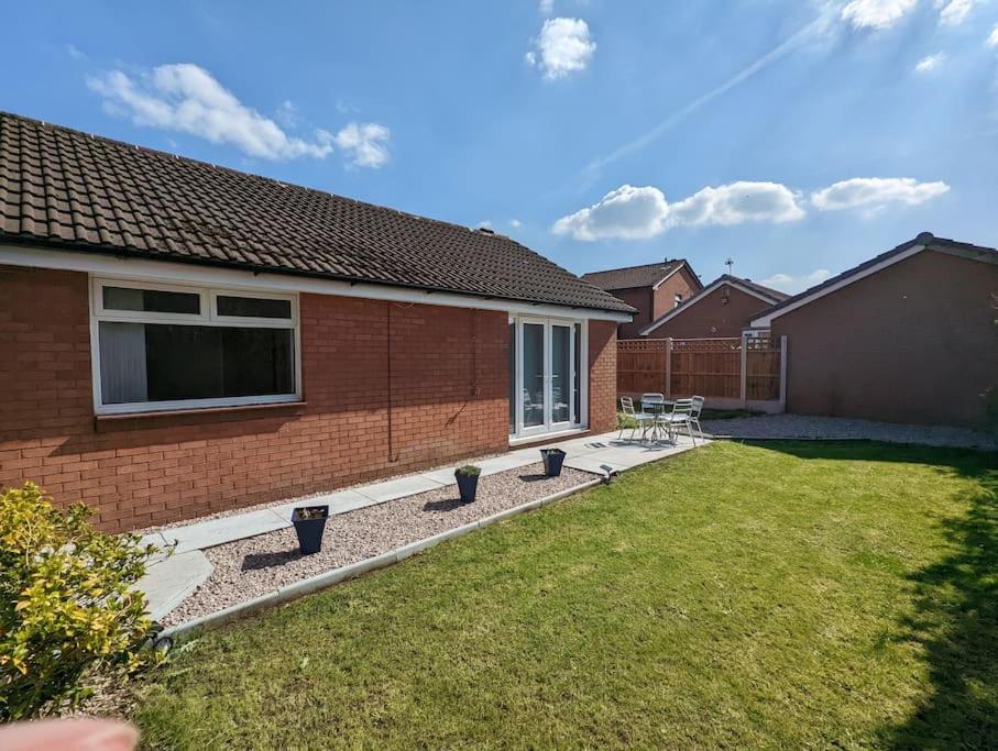 The Kilsyth,Detached Bungalow Warrington Ngoại thất bức ảnh