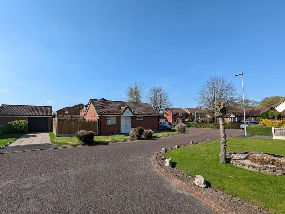 The Kilsyth,Detached Bungalow Warrington Ngoại thất bức ảnh