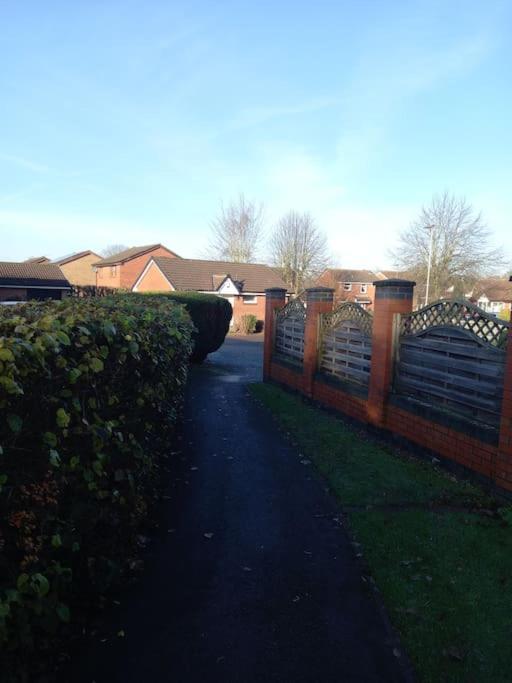 The Kilsyth,Detached Bungalow Warrington Ngoại thất bức ảnh